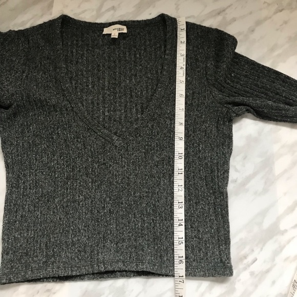 Aritzia Wilfred free ribbed Bittar cropped olive green sweater size small. - Picture 4 of 6